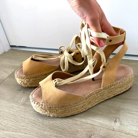 ❤️ CLEARANCE ❤️ Leather espadrilles by Kurt Geiger - Picture 2 of 4